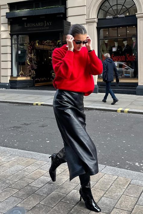 Red Jumper Outfit, Leather Midi Skirt Outfit, Black Friday Fashion, Leather Skirt Outfit, Leather Pants Outfit, Midi Skirt Outfit, Oufits Casual, Jumper Outfit, Pencil Skirt Outfits