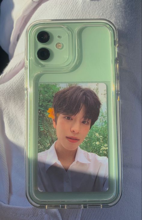 Kpop Photocards Phone Case, Stray Kids Phone Case Ideas, Stray Kids Phone Case, Photocard Phone Case, Stray Kids Album, Kids Phone Cases, Iphone 12 Cases, Kpop Phone Cases, Stylish Iphone Cases