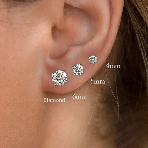 Moda Miami, Gold Cartilage Earring, Diamond Earrings Wedding, Gold Cartilage Earrings, Pretty Ear Piercings, Solitaire Earrings, Minimal Earrings, Moissanite Earrings, Gauged Earrings