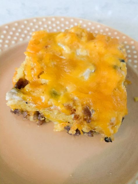 Breakfast Casserole With Cornbread, Jiffy Sausage Cornbread Casserole, Jiffy Breakfast Casserole, Cornbread Breakfast Ideas, Cornbread Breakfast Casserole, Breakfast Cornbread, Leftover Cornbread Recipe, Cornbread Breakfast, Breakfast Casserole With Bread