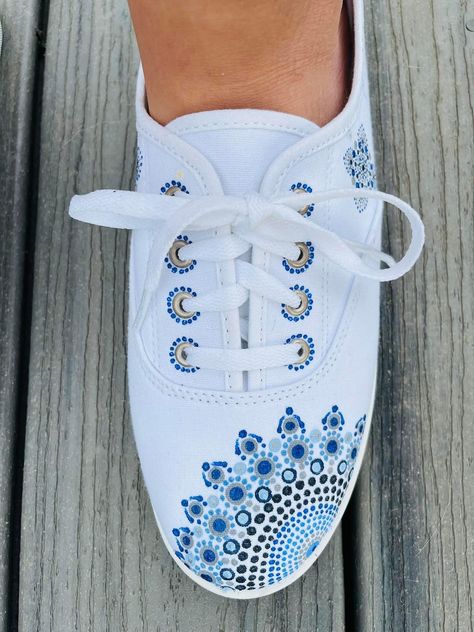 Doodle Shoes, Sharpie Shoes, Bridal Sneakers, Shoe Makeover, Painted Canvas Shoes, Custom Shoes Diy, Painted Sneakers, Mandala Art Therapy, Sneaker Design