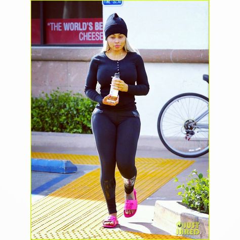 @chynaalaurenlove on Instagram: “Chyna Shopping at Ralphs in L.A. - 3/9/2016 #Blacchyna” Store Run Outfit, Healthy Food Shop, Run Outfit, Black Chyna, Dream Kardashian, Robert Kardashian, Famous Dress, Blac Chyna, Sneakers Street Style