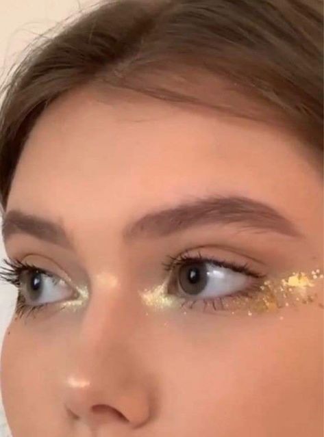 Hufflepuff Aesthetic Makeup, Simple Goddess Makeup, Gvf Outfit Ideas, Gvf Concert Makeup, Fearless Makeup Look, Glittery Makeup Looks Simple, Sun Themed Makeup, Gold Euphoria Makeup, Goddess Makeup Ideas