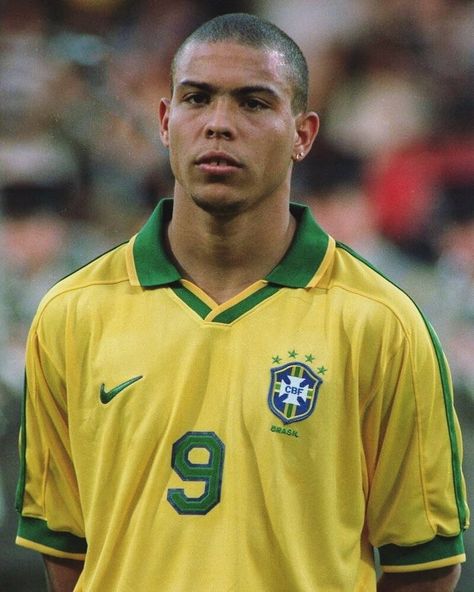 Ronaldo Brazil, Ronaldo 9, Brazil Shirt, Ronaldo Pictures, Cr7 Ronaldo, Inspirational Quotes Wallpapers, Football Images, Soccer World, Retro Football