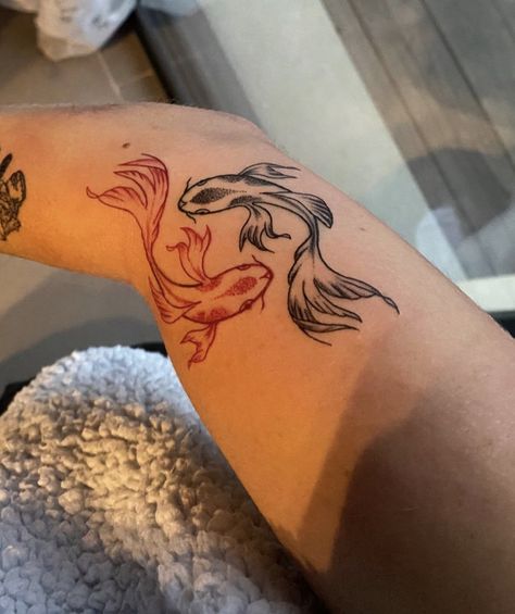 98 Tattoo, Ink Tattoo Design, Red Tattoo Ideas, Red Ink Tattoo, Yin Yang Tattoos, Red Tattoo, Koi Tattoo, Koi Fish Tattoo, Red Ink Tattoos