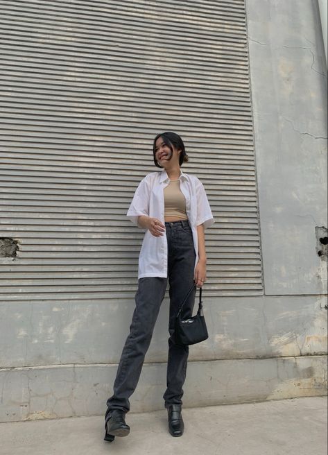 Jeans Outfit White Shirt, Top With Black Jeans, Photo Inspo Instagram, Black Wide Leg Jeans, College Outfit, Fashion Edgy, Black Jeans Outfit, Outfit Inspo Summer, White Sleeveless Top