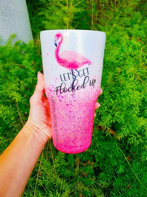 Tumbler Sayings, Epoxy Tumbler Ideas, Flamingo Tumbler, Custom Tumbler Ideas, Flamingo Cup, Tumbler Business, Tumblers Ideas, Tumblr Ideas, Cup Making