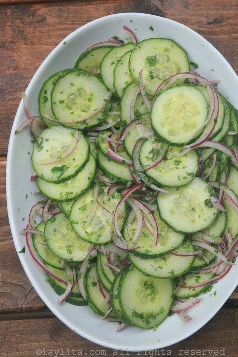 Ensalada de pepino – Recetas de Laylita Plats Healthy, Cilantro Dressing, Cucumber Recipes Salad, Cucumber Recipes, Red Onions, Cucumber Salad, Healthy Salad Recipes, Healthy Salads, Delicious Salads