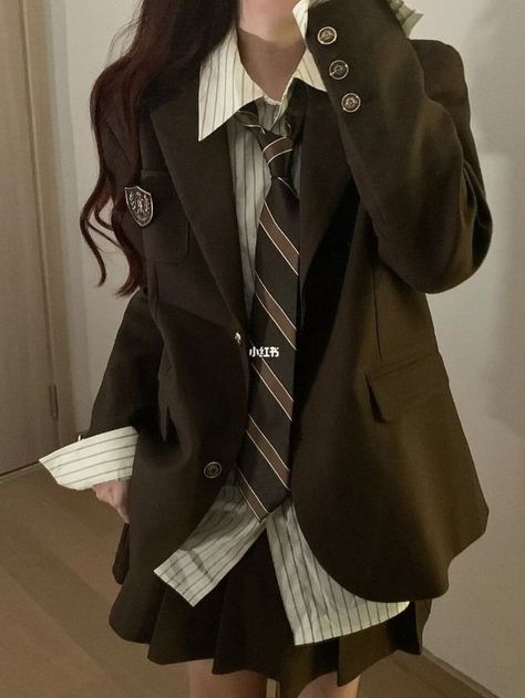 Soft Dark Academia Aesthetic, Nerd Aesthetic Outfit, Dark Academia Outfit Women, Soft Academia Aesthetic, University Fits, Lazy Fits, Academia Aesthetic Outfit, Chinese Outfit, Dark Academia Outfits