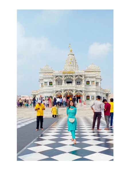 Mandir Poses For Women, Vrindavan Photography, Photo Setting, Prem Mandir, Mathura Vrindavan, Ram Ji Photo, Vrindavan Photography Pictures, Vacation Pics, Ram Ji