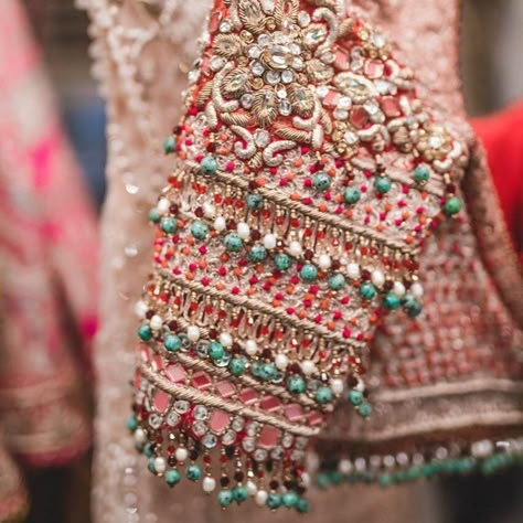 Tarun Tahiliani Lehenga, Madeleine Vionnet, Latest Bridal Blouse Designs, Maggam Work Blouse, Charles James, Wedding Saree Blouse Designs, Saree Blouse Neck Designs, Wedding Blouse Designs, Sari Blouse Designs