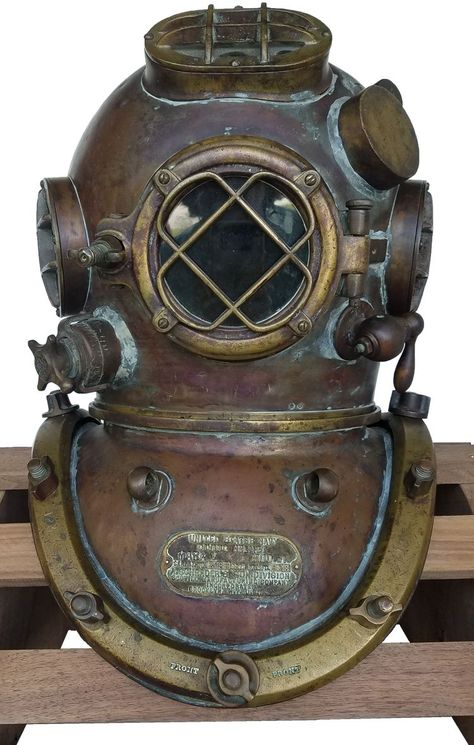 Deep Sea Diver Art, Dive Helmet, Steampunk Helmet, Helmet Tattoo, Diver Down, Astronaut Helmet, Deep Sea Diver, Diving Helmet, Sea Diving