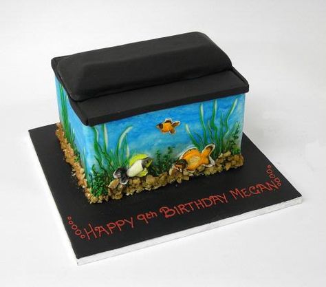 fish tank Fish Tank Cake Ideas, Aquarium Cake Ideas, Fish Tank Cake, Aquarium Cake, Tank Cake, Realistic Cakes, Fantasy Cake, Basic Cake, Cake Decorating Videos