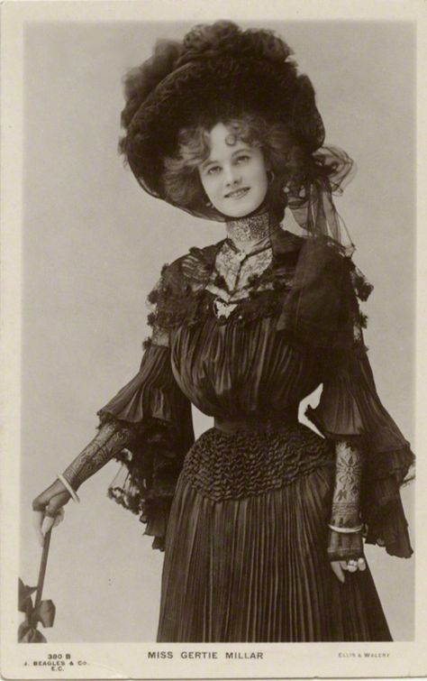 English actress and singer of the early 20th century, Gertrude "Gertie" Millar (later Countess of Dudley) (21 February 1879 – 25 April 1952) - seen here for her her role in "The Toreador," in 1901, at the Gaiety Theatre, in London... https://www.facebook.com/The.Attic.of.Sublime.Vintage/photos/a.942176595799792.1073741828.942146649136120/1169985789685537/?type=1&theater Victorian Era Fashion, 1900s Fashion, Old Portraits, Victorian Costume, 20th Century Fashion, Edwardian Dress, History Fashion, Gibson Girl, Victorian Lady