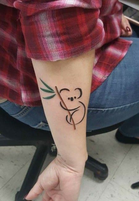 My sweet koala tattoo. Love me some Koalas Kola Bear Tattoo, Koala Outline Tattoo, Koala Bear Tattoo, Koala Tattoo Ideas, Individual Tattoo, Koala Tattoo, Tatoo 3d, Bear Tattoo Designs, Maori Tattoos