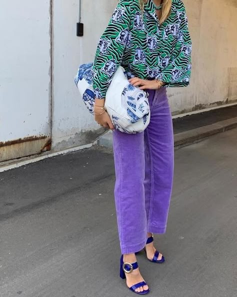 Wide sleeve blouse - Lion print - Tops - Monki WW Outfit Ideas Colorful Street Styles, Fall Outfits Colorful, Pastel Outfits Summer, Colourful Pants, Purple Pants, Looks Street Style, People Standing, Mode Inspo, 가을 패션