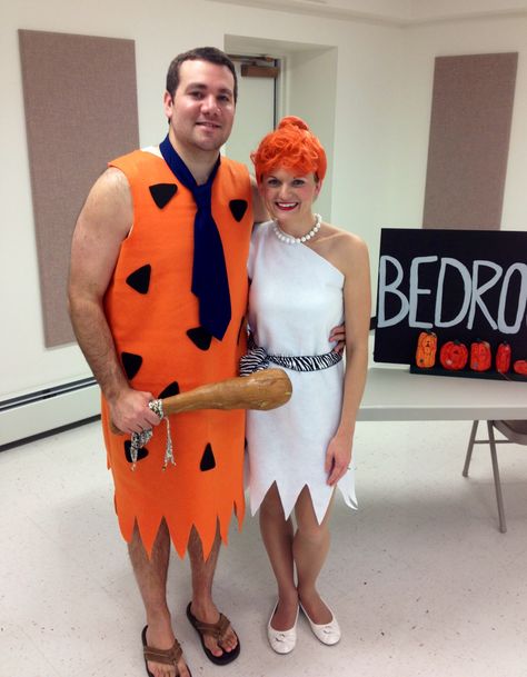 Fred and Wilma Flintstone, homemade couples costume Dino Flintstone Costume, Diy Halloween Costumes Family, Fred And Daphne Costume, Cute Couple Halloween, Homemade Couples Costumes, Halloween Costumes Family, Flintstone Costume, Two Person Halloween Costumes, Fun Halloween Costumes