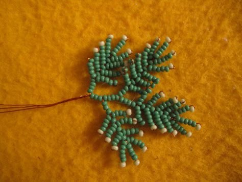 Beaded Leaves, Beaded Bouquet, Beaded Flowers Patterns, Diy Beaded Rings, Wire Wrapped Stone Jewelry, French Beaded Flowers, Beads Craft Jewelry, Fabric Flower Tutorial, Beaded Earrings Diy