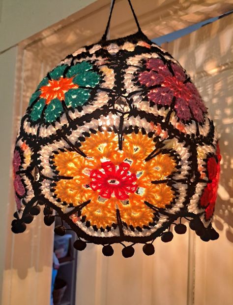 Crochet Lamp Flower, Crochet Lanterns Free Pattern, Crochet Hanging Lamp, Crochet Lamp Shade Free Pattern, Crocheted Lanterns, Crochet Lantern Pattern Free, Crochet Lampshade Pattern Free, Crochet Lantern Pattern, Crochet Lanterns