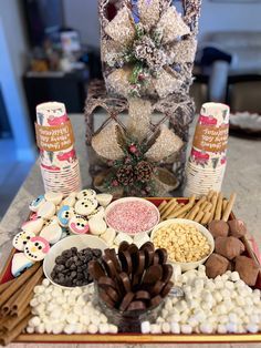 Hot Cocoa Charcuterie Board Ideas, Cocoa Charcuterie Board, Hot Cocoa Charcuterie Board, Hot Cocoa Board, Christmas Dessert Charcuterie Board, Cocoa Board, Christmas Party Friends, Chocolate Charcuterie, Christmas Buffet Table