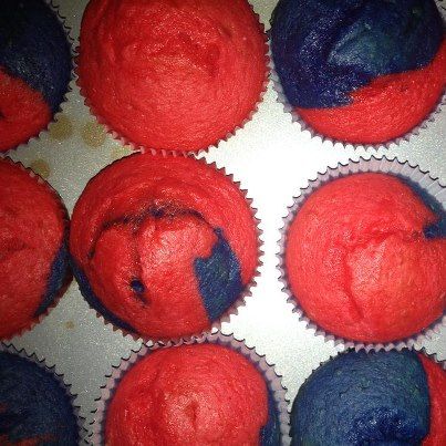 Spider-man cupcakes without icing Spider Man Cupcakes Ideas, Spider-man Cupcakes, Spider Man Cupcakes, Spiderman Cakes, Man Cupcakes, Spiderman Theme Party, Spiderman Cupcakes, Tmnt Birthday, Red Cupcakes