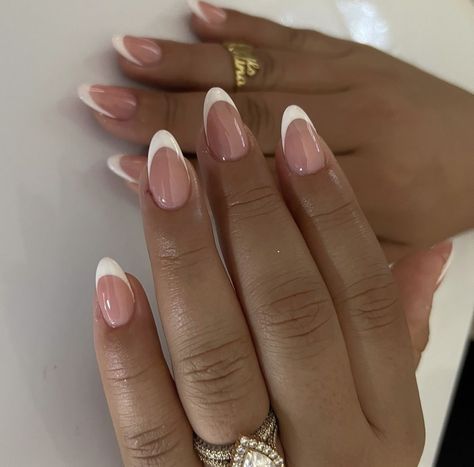 Oval Acrylic Nails Short Winter, French Nails Oval, Round French Tip, Round French Tip Nails, Short Almond French Tip, Ombre Almond Nails, Tiffany Nails, Oval Acrylic Nails, Wave Nails