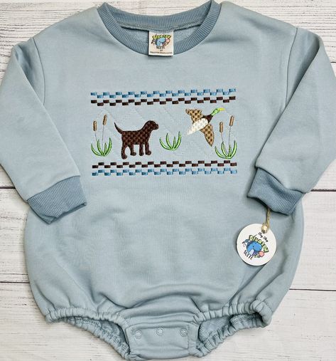 The cutest Faux smocked duck hunt with dog rompers, shirts, bodysuits & bubbles perfect for the warm weather & Dad approved! Sweatshirt bubble Brand: DinoSewSuite branded sweatshirt bubble: Cotton/French terry blend Ribbed neckline All fit true to size and are boutique quality shirt blanks made specifically for embroidery. Size up for a more oversized look. Every item is made by hand and handled with a lot of love and care. Each item can result in a bit different placement then the example pictu Lab Outfit, Bubble Brand, Baby Hunting, Baby Boy Hunting, Hunting Outfit, Smocked Baby Clothes, Hunting Baby, Duck Hunt