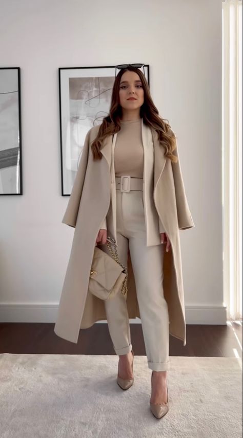 Office Glam Outfit, Classy Elegant Outfits, Professional Office Outfit, White Outfits For Women, New Look Fashion, Best Winter Outfits, Crazy Ideas, Photos Of People, Office Casual Outfit