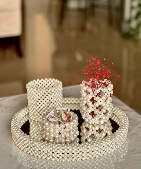 Wedding Background Wallpaper, Happy Diwali Wallpapers, Pearl Crafts, Hand Beaded Bag, Diy Crafts Love, Gifts Wrapping Diy, Bridal Bag, Crystal Bags, Pearl Bag