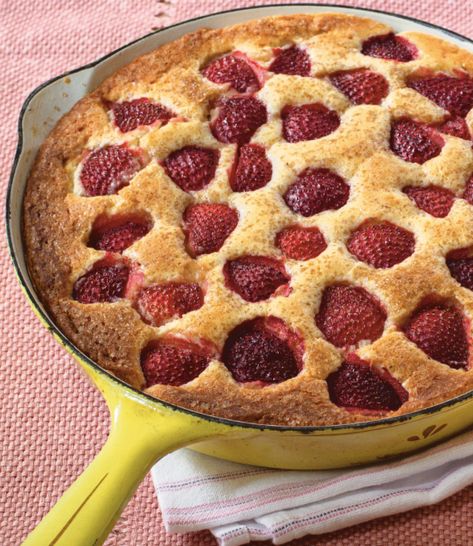 STRAWBERRY BUCKLE Strawberry Buckle, Strawberry Recipes Easy, Strawberry Season, Turbinado Sugar, In Season Produce, Strawberry Recipes, Red Truck, Sweets Treats, Strawberry Shortcake