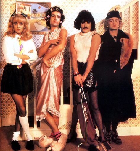 Queen on set of their I Want To Break Free music video. The video was shot on 22 March and 4 May 1984 at Limehouse Studios it and cost… I Want To Break Free, Tippi Hedren, Freddy Mercury, Queen Aesthetic, Gentlemen Prefer Blondes, Queen Photos, Queen Pictures, Queen Freddie Mercury, Heath Ledger