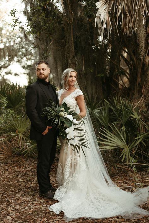 All Black Groom Suit With Bride, All Black Wedding Suit For Groom, Groom All Black Suit, Groom All Black, All Black Groom Suit, All Black Wedding Suit, All Black Groomsmen Attire, Earthy Photos, All Black Groom Attire