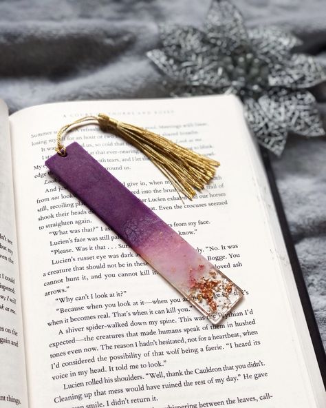 Purple Resin Bookmark, Resin Book Marks, Resin Bookmark Ideas, Purple And White Ombre, Bookmark Resin, Resin Business, Resin Bookmarks, Bookworm Gifts, Purple Resin