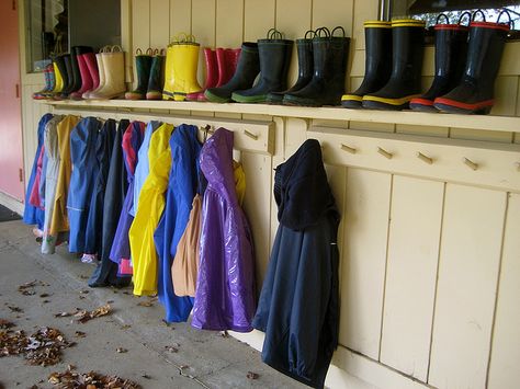 outside racks on the garage/future outdoor art studio Nature Preschool, Outdoor Learning Spaces, School Storage, Raincoat Outfit, Coat Storage, Nursery Garden, Boot Storage, Waldorf School, Long Rain Coat