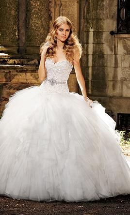 Eve of Milady 1461, find it on PreOwnedWeddingDresses.com Eve Of Milady Wedding Dresses, Princess Ball Gowns Wedding Dress, Eve Of Milady, Bridal Gown Styles, Wedding Dress Sash, Kleinfeld Bridal, Princess Ball Gowns, Used Wedding Dresses, A Wedding Dress