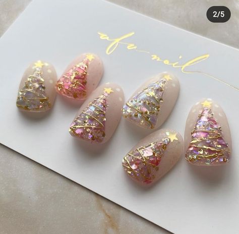 Nails Art Christmas Design, Nail Merry Christmas, Festive Gel Nails, Douyin Christmas Nails, Glittery Christmas Nails, Nail Noel, Nail Art Noel, Xmas Nail Art, Nail Drawing