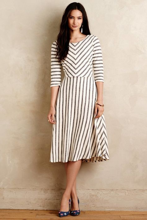 Long Midi Skirt, Striped Midi Dress, Mode Inspiration, Modest Dresses, Look Chic, Modest Outfits, Fall Dresses, Dress Codes, Modest Fashion