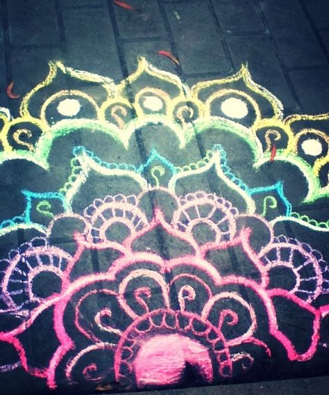 Sidewalk Chalk Mandala, Chalk Mandala Sidewalks, Mandala Chalk Art, Chalk Mandala, Chalk Doodles, Driveway Chalk, Chalk Designs, Fun Chalk Art, Half Mandala