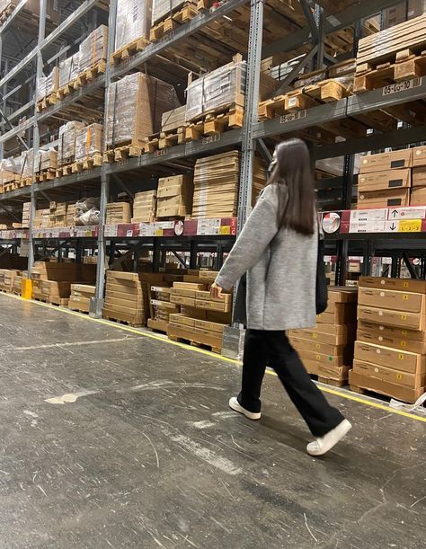 Ikea Outfit Ideas, Ikea Outfit, Ikea Photoshoot, Normcore Aesthetic, Ide Pose, Outfit Photo, Aesthetic Picture, Photo Pose, Instagram Ideas