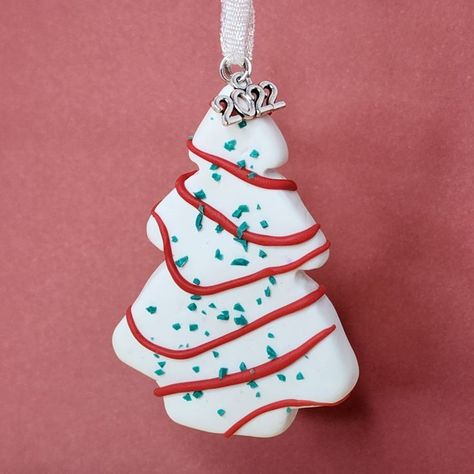 Christmas Tree Cake Ornament, Ornaments Homemade, Food Ornaments, Tree Cake, Christmas Tree Cake, Christmas Classic, Polymer Clay Christmas, Tree Cakes, Poly Clay