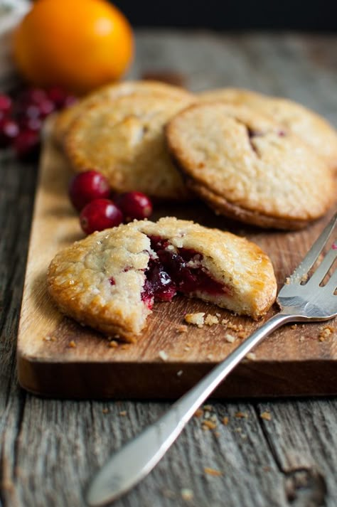 Cranberry Orange Hand Pies - a sweet-tart cranberry orange filling inside the most tender pie crust. | tamingofthespoon.com Fruit Hand Pies, Hp Sauce, Cranberry Pie, Hand Pie Recipes, Pie Pops, Pastry Pie, Winter Desserts, Cranberry Recipes, Perfect Pies