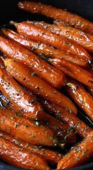 Veggie Sides For Thanksgiving Dinner, Easy Thanksgiving Day Sides, Baked Whole Carrots, Cream Carrots Recipe, Holiday Sides Thanksgiving, Roasted Carrots Oven Brown Sugar, Baked Brown Sugar Carrots, Braised Carrots Recipe, Candied Carrots Oven