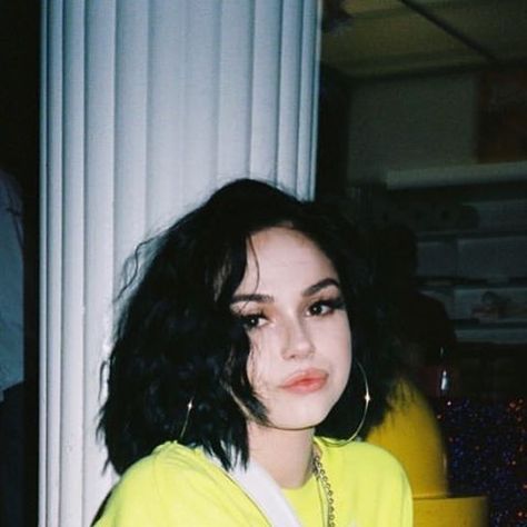 Short Dark Hair, Black Thigh High Boots, Maggie Lindemann, Girls Mirror, Hair Icon, Cute Selfie Ideas, Dark Hair, Pretty Face, Maquillaje De Ojos