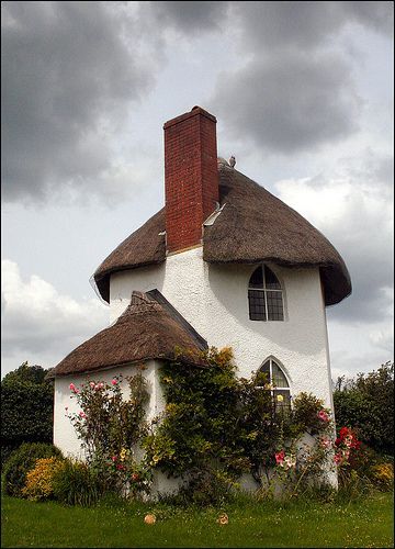 Cute Cottages, Little Cottages, Somerset England, Fairytale Cottage, Quaint Cottage, Storybook Cottage, Cob House, Thatched Cottage, Dream Cottage