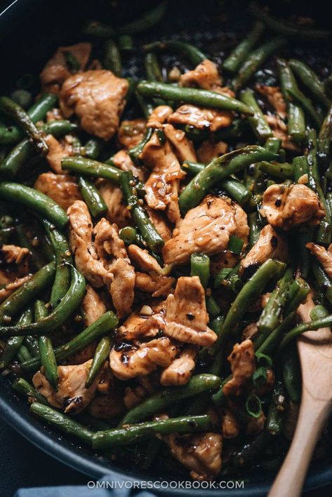 String bean chicken - This takeout string bean chicken is so easy to make and perfect for a weekday dinner. The juicy chicken is seared in a fragrant black bean sauce with tender green beans. The recipe yields extra sauce so you can serve it on rice to make a delicious one-bowl meal. {Gluten-Free adaptable} String Bean Chicken Recipe, String Bean Chicken, Dry Fried Green Beans, String Bean Recipes, Chinese Green Beans, Chicken With Green Beans, Garlic Sauce For Chicken, Stir Fry Chicken, Black Bean Chicken