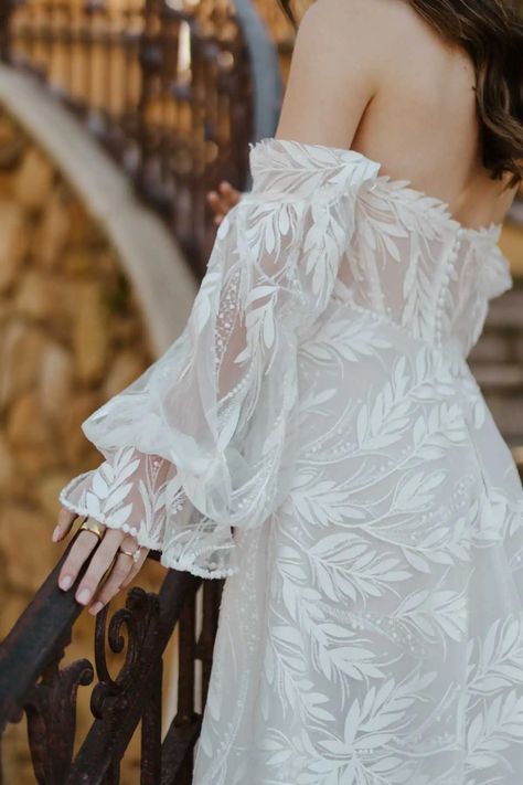 Lantern Sleeve Wedding Dress, Off Shoulder Wedding Dress, Wedding Dress Flowy, Casablanca Bridal, Martina Liana, Sleeve Ideas, Dress Attire, Wedding Dress Pictures, A Line Wedding Dress