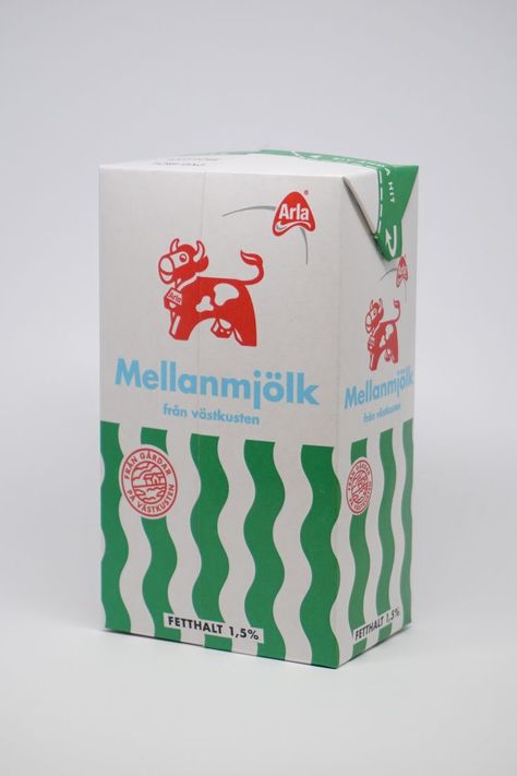 Very sweet milk carton design. Vintage style milk packaging. Love the little red cow illustration and the wobbly green lines. Milk Carton Design, To Go Packaging, Retro Packaging, Sweet Milk, Carton Design, Cow Illustration, Milk Packaging, Vintage Packaging, Graphic Design Packaging