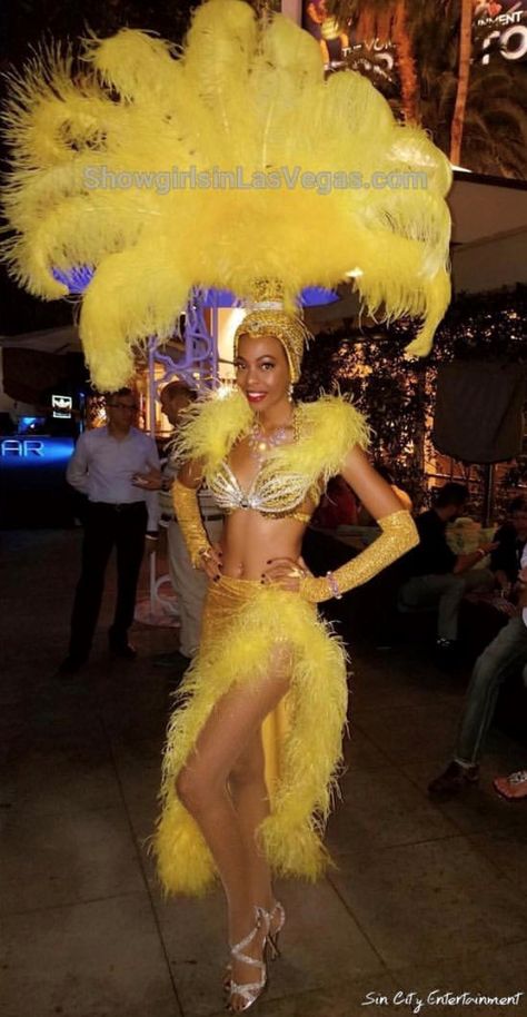 Our gorgeous yellow Las Vegas showgirl at a private event at Rumbar for a corporate party taking photos with guests. Contact us today for professional showgirl models! Las Vegas Showgirl Costume, Viva Las Vegas Party Theme Outfit, Las Vegas Costume, Vegas Showgirl Costume, Las Vegas Costumes, Vegas Prom, Showgirl Outfit, Flatlay Book, Las Vegas Show Girls