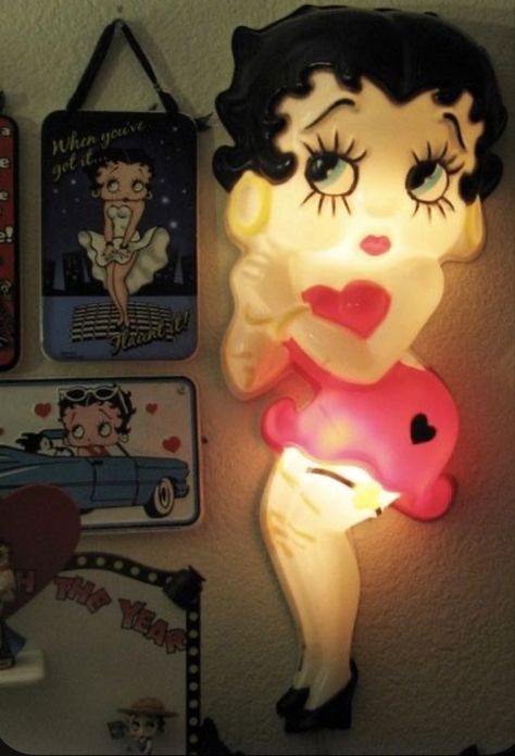 Betty Boop Room Decor, Chicana Room Ideas, Y2k Bedroom Decor, Trashy Y2k Bedroom, Y2k Bedroom, Betty Boop Art, Bedroom Decorating Ideas, Ideas Hogar, Trashy Y2k