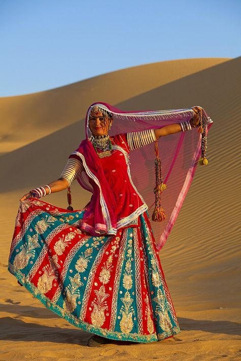 Rajasthani Dress Poses, Rajasthani Dress Photoshoot, Banjaran Fashion Photography, Rajasthani Dancer Photo Hd, Rajasthan Photography Culture, Rajasthani Dress, Indian Classical Dancer, Dance Of India, Dancer Pose